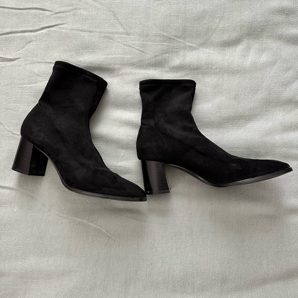 Short heeled boots